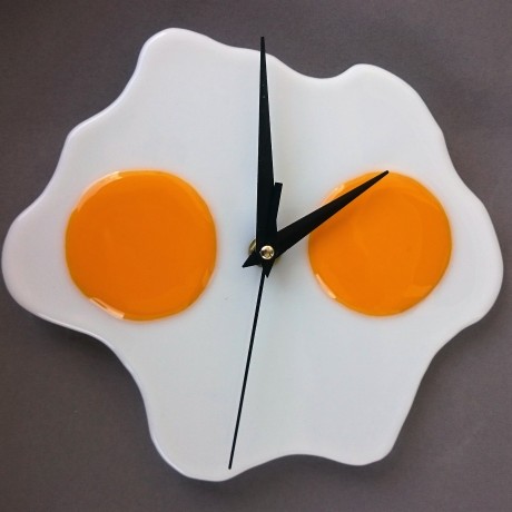 Часы "Глазунья" Изделия из стекла